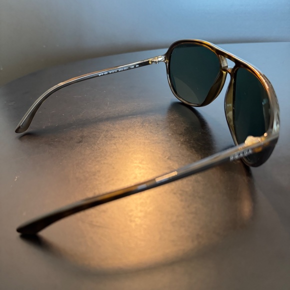 Prada Sunglasses - Unisex - Excellent Condition - Model SPR 13V 2AU-3O1 - Picture 3 of 5